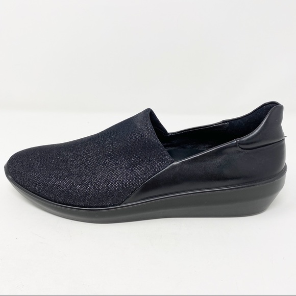 ecco incise urban slip on
